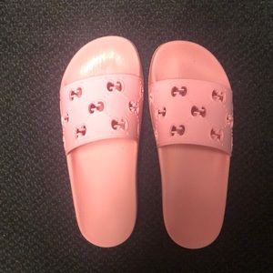 Pink gucci flip flops